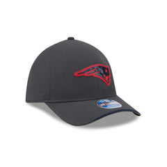 New England Patriots 2026 Sideline Cold Weather 39THIRTY M-Crown Stretch Fit Hat