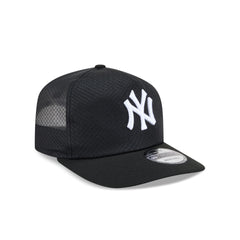 New York Yankees Black & White Mesh 19TWENTY Trucker Hat