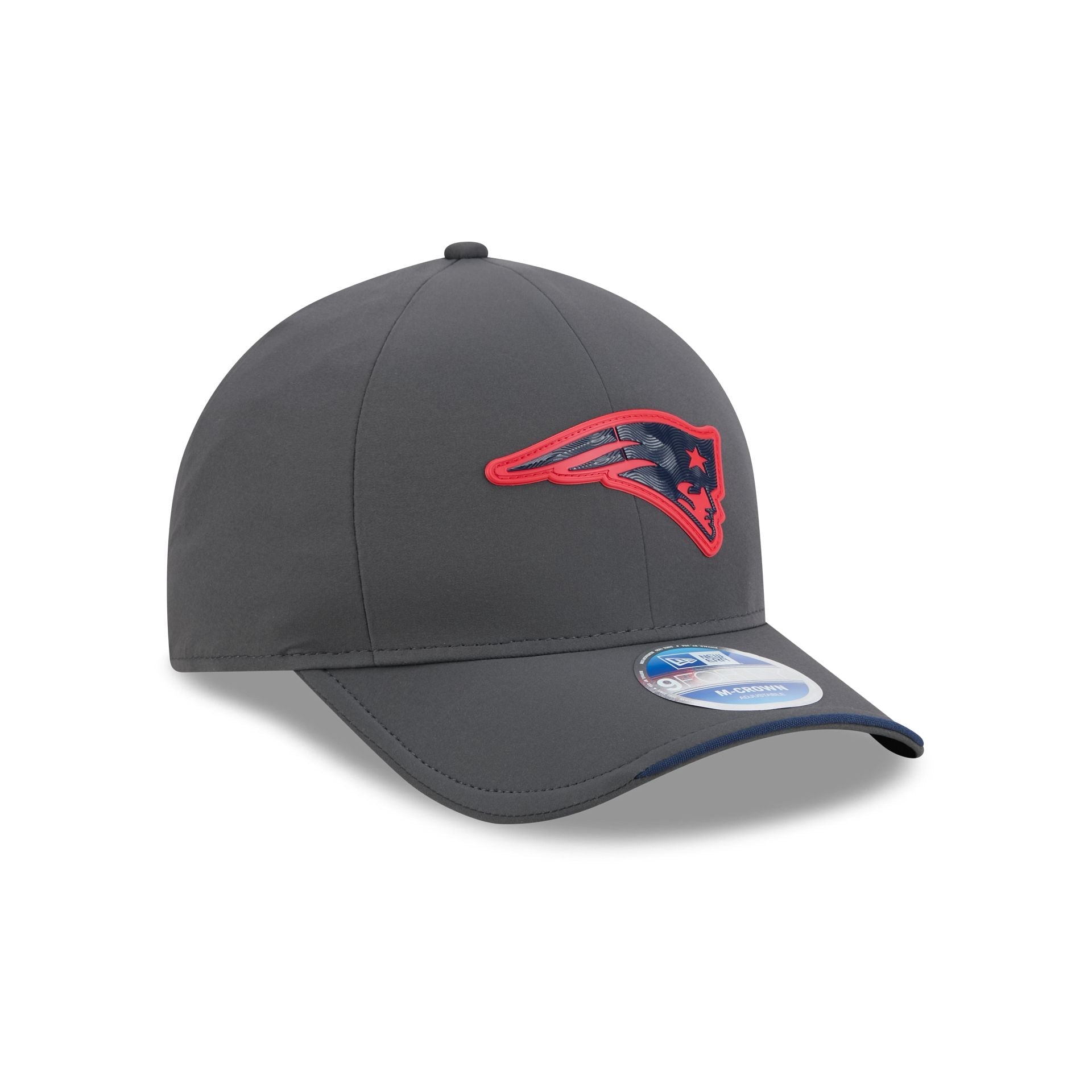 New England Patriots 2026 Sideline Cold Weather 9FORTY M-Crown Snapback Hat