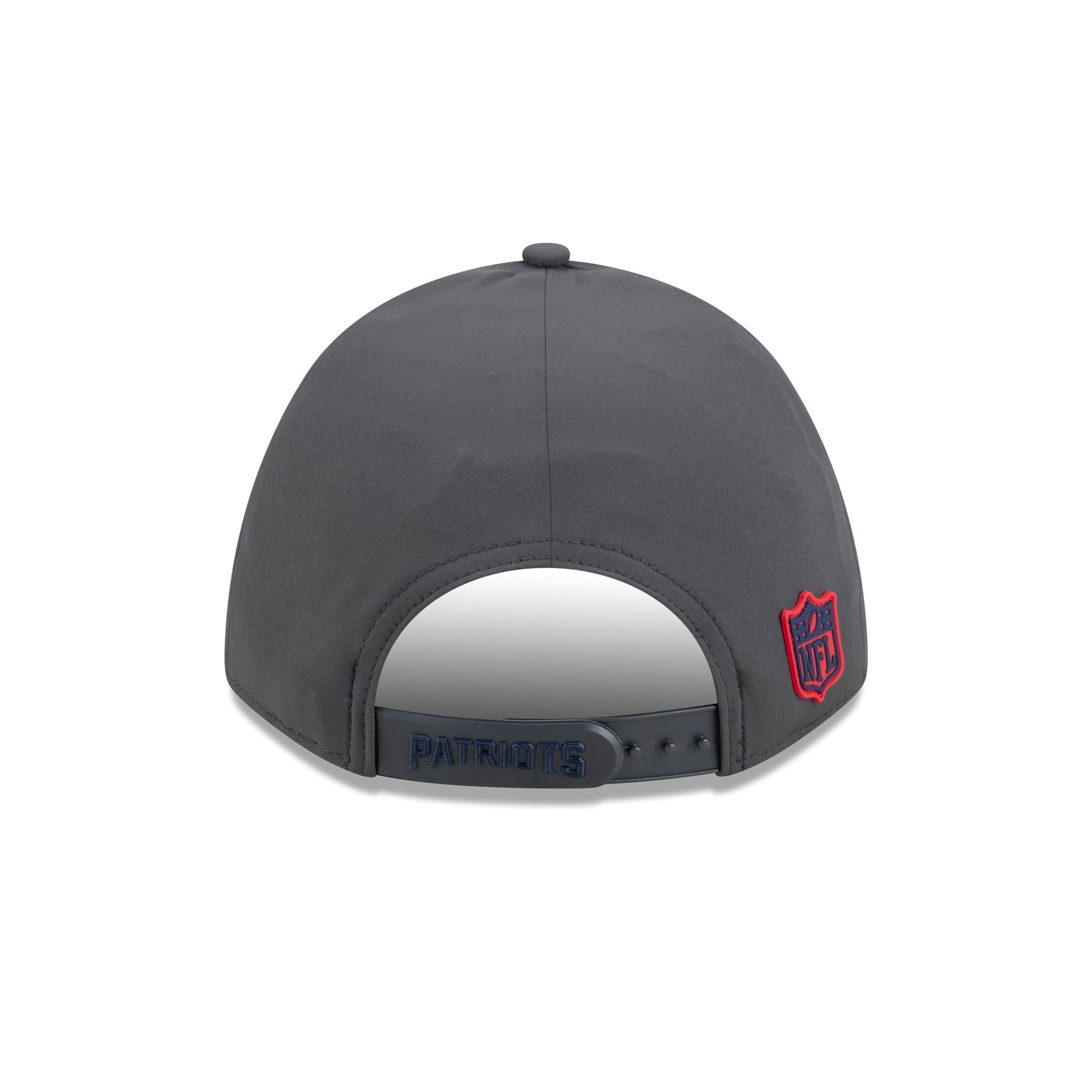 New England Patriots 2026 Sideline Cold Weather 9FORTY M-Crown Snapback Hat