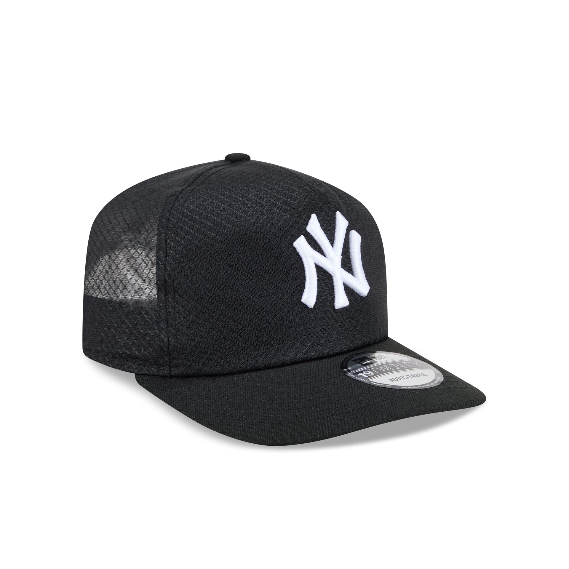 New York Yankees Black & White Mesh 19TWENTY Trucker Hat