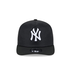 New York Yankees Black & White Mesh 19TWENTY Trucker Hat