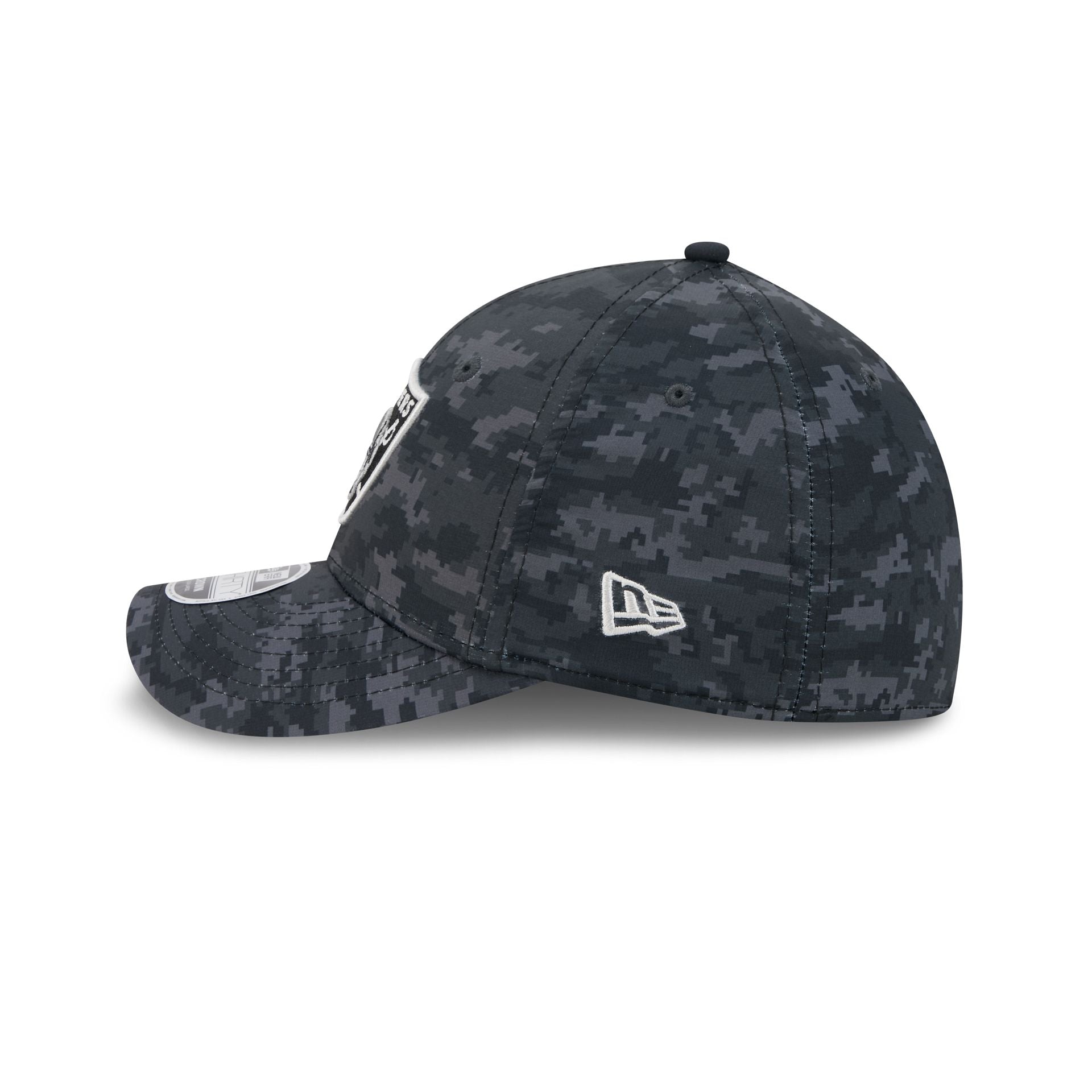 Las Vegas Raiders 2026 Salute to Service 39THIRTY M-Crown Stretch Fit Hat